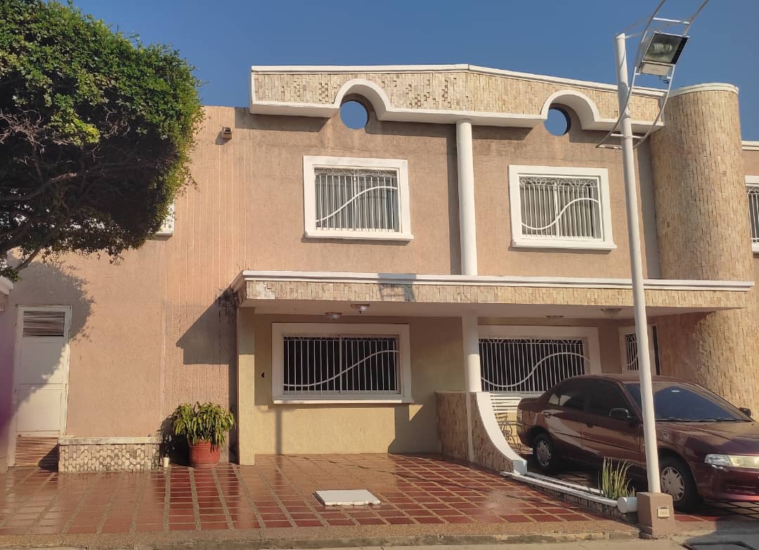 #870 - TOWNHOUSE para Venta en Maracaibo - V