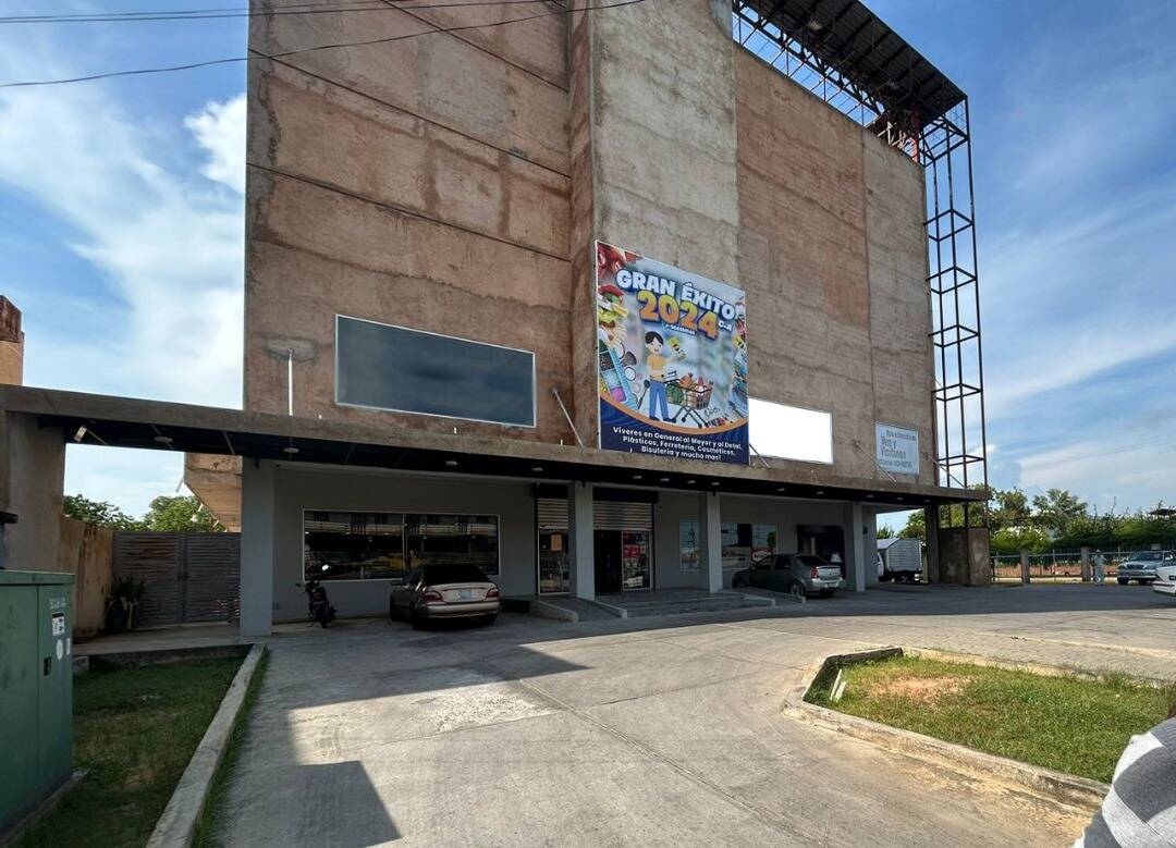 #1304 - LOCAL COMERCIAL para Venta en Ciudad Ojeda - V