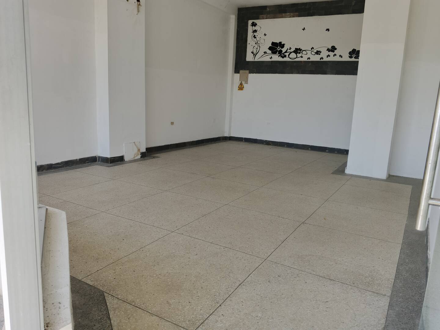 Local en Avenida Alonso Ojeda