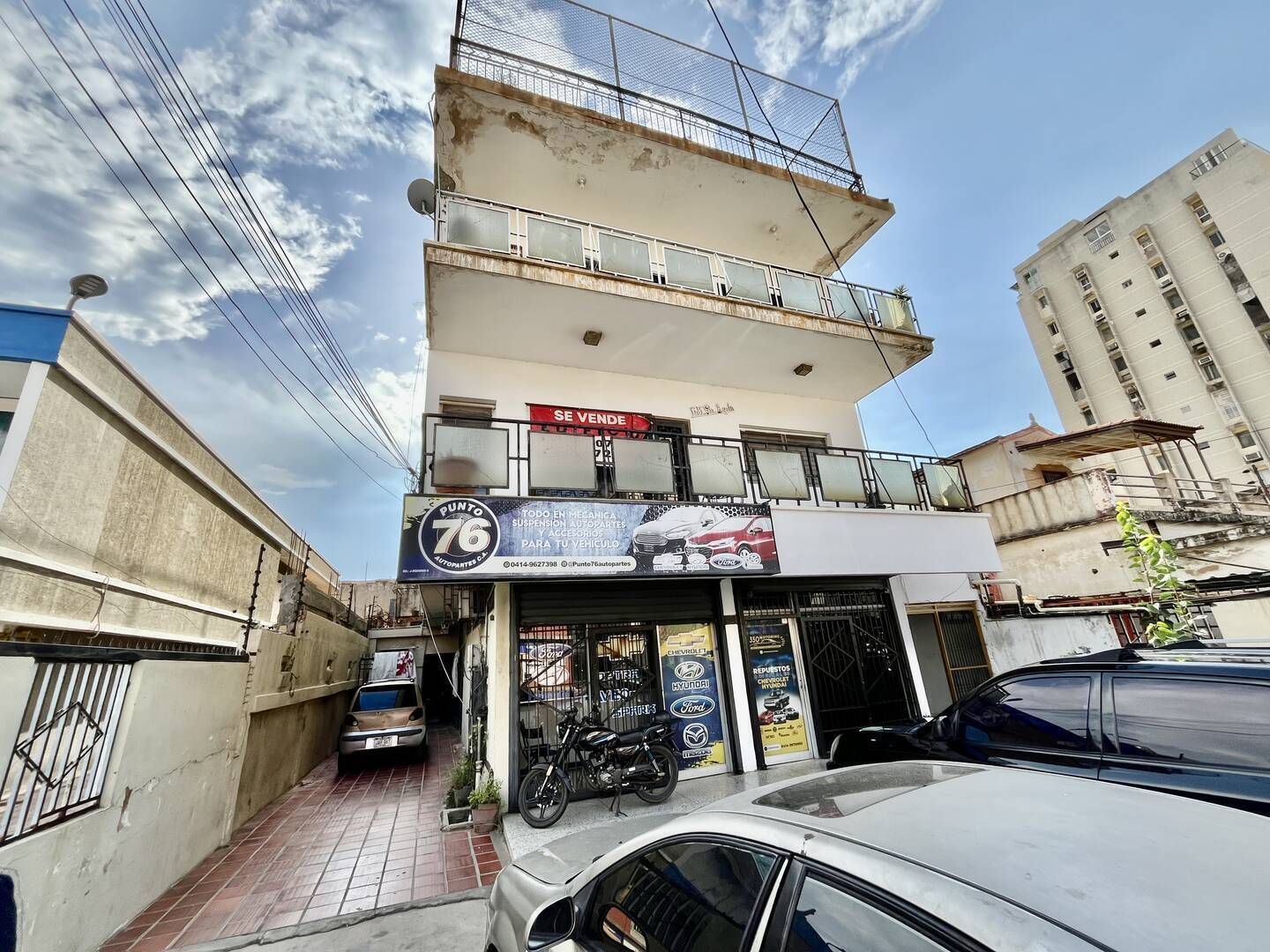 Edificio en Avenida Las Delicias