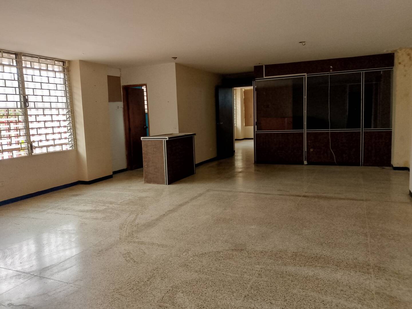 #2923 - OFICINA para Alquiler en Maracaibo - V