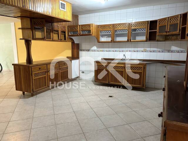 #137 - TOWNHOUSE para Venta en Ciudad Ojeda - V