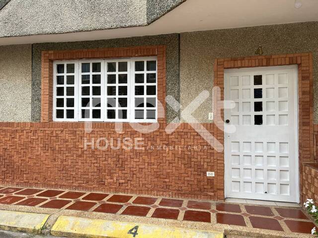 #137 - TOWNHOUSE para Venta en Ciudad Ojeda - V