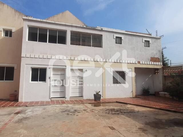 #847 - TOWNHOUSE para Alquiler en Maracaibo - V