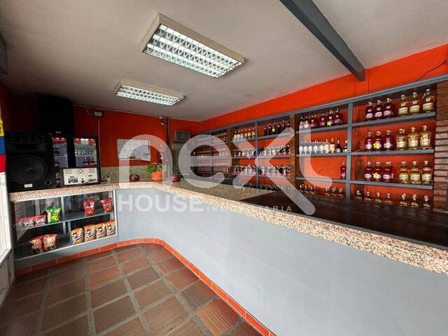 #1202 - CASA COMERCIAL para Venta en San Francisco - V