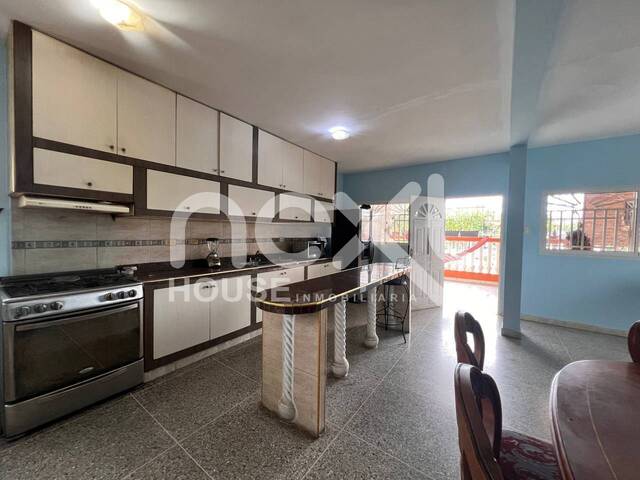 #2411 - CASA COMERCIAL para Venta en Maracaibo - V - 3