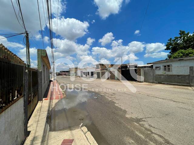 #2922 - TERRENO para Venta en Maracaibo - V - 2